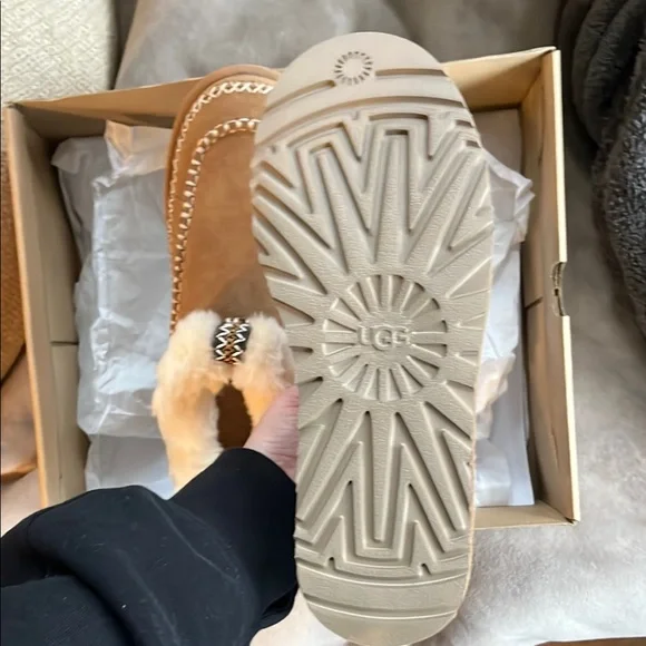 UGG Slippers - Picture 3 of 3